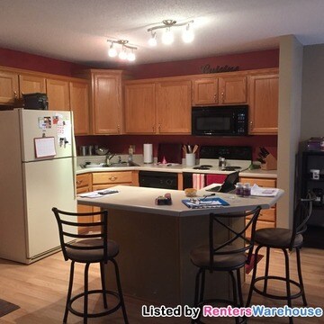 Building Photo - 2460 Oakridge Cir