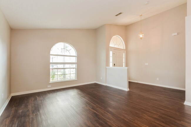 Building Photo - 3949 Hillingdon Rd
