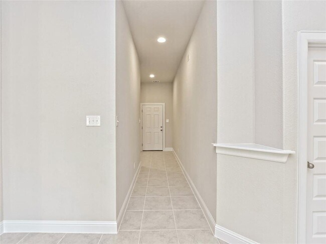 Building Photo - 8116 Bronco Ln