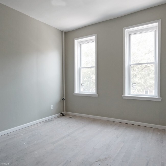 Building Photo - 155 Bleecker St