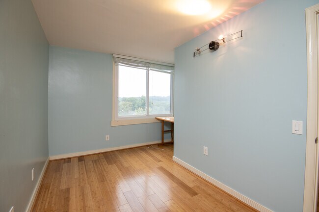Foto del edificio - 4600 Duke St