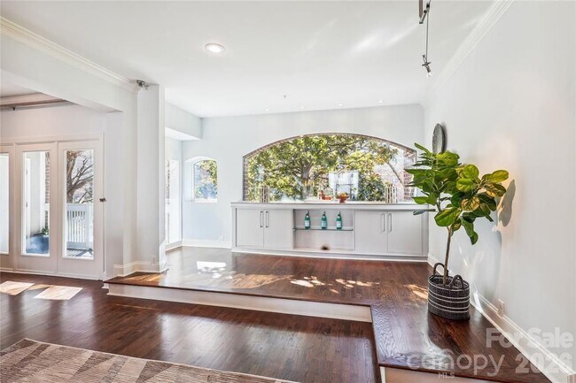 Foto del edificio - 337 W 7th St