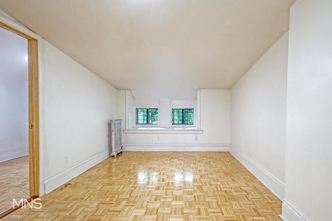 Building Photo - 164 Vernon Avenue