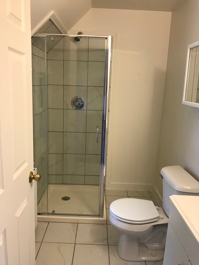Full bath - 138 W 2nd St