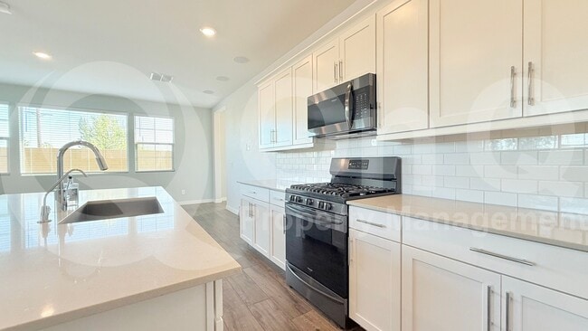Building Photo - 708 N Bay Dr