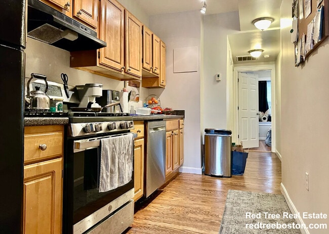 Building Photo - 1942 Beacon St