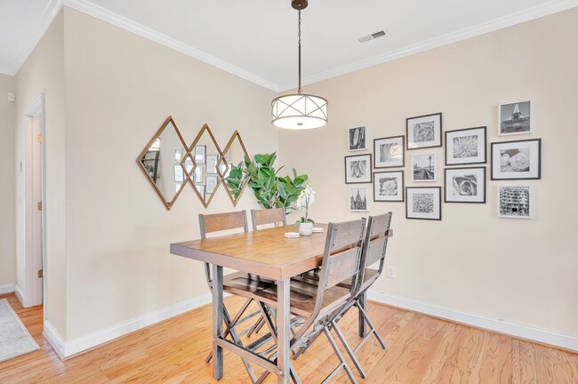 Dining Area - 219 E Park Ave