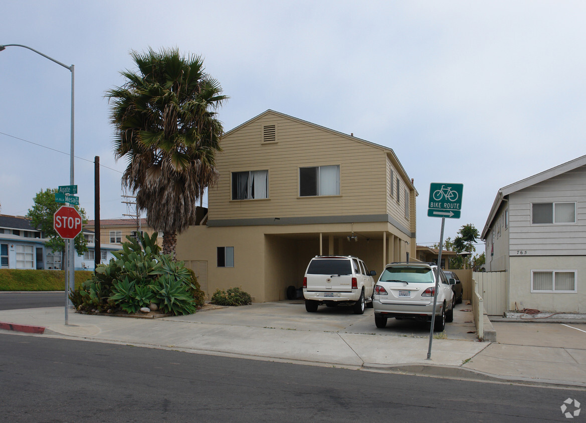 Building Photo - 5240-5244 La Jolla Mesa Dr