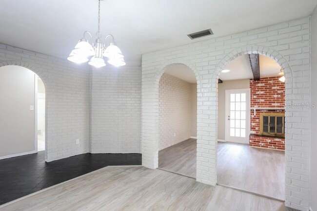 Building Photo - 13600 Claredon Rd