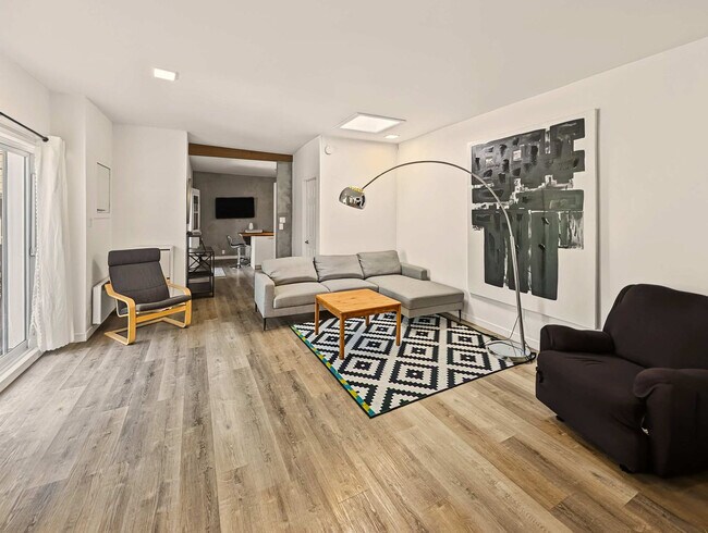 Photo du bâtiment - 2125 Rue Harmony
