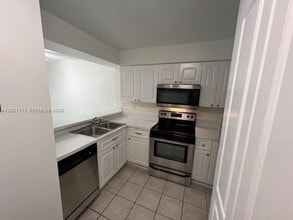 Building Photo - 15405 N Miami Lakeway
