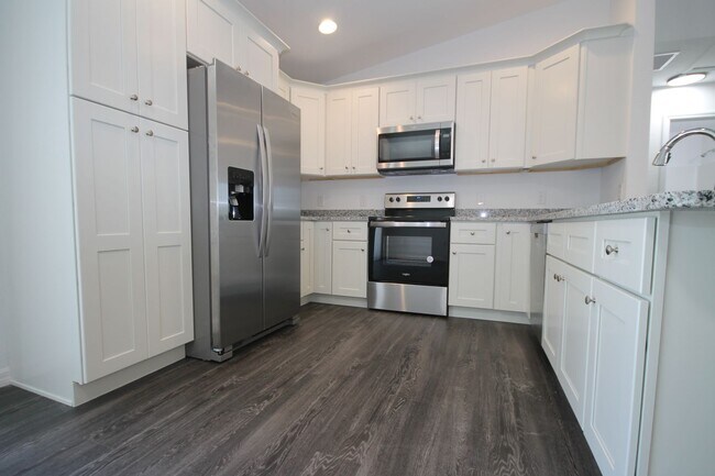 Building Photo - Gorgeous 3 Bedroom, 2 Bathroom Home in Ock...