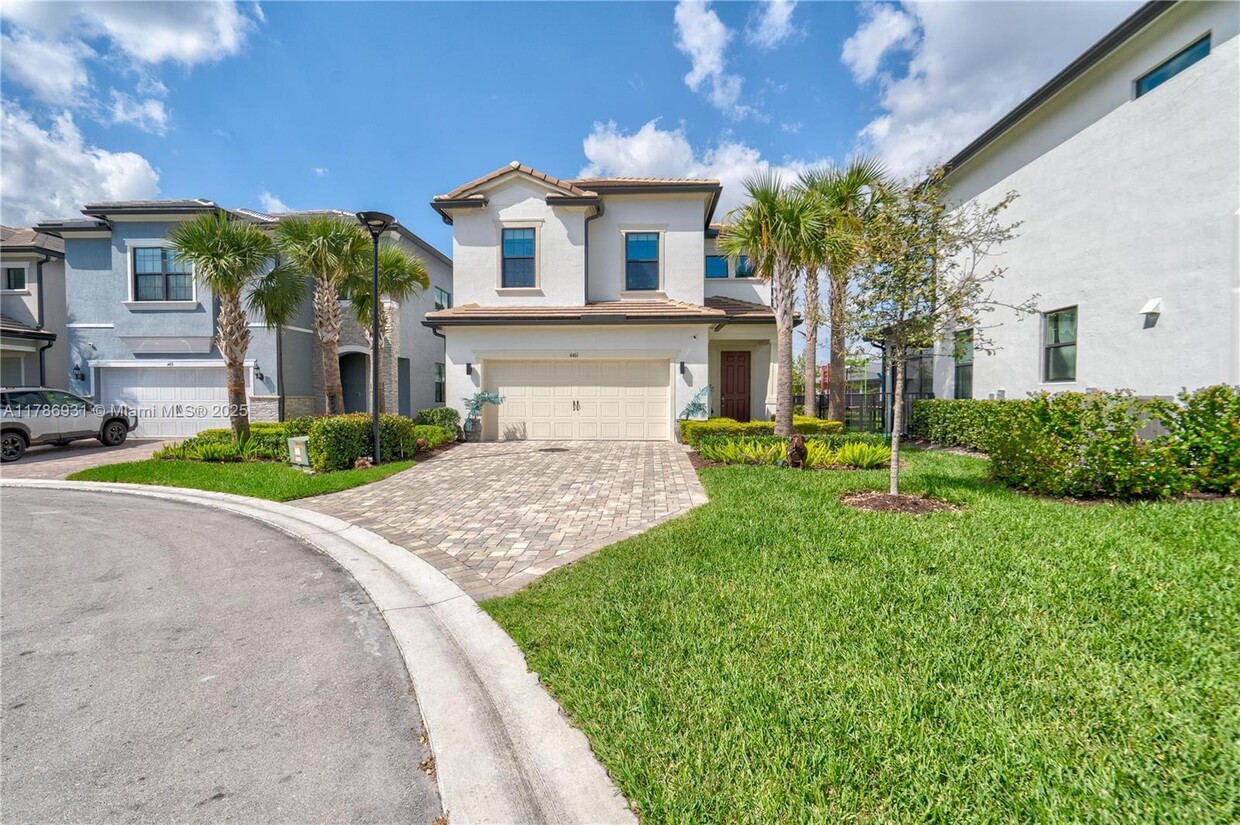 Foto principal - 4461 Waterside Dr
