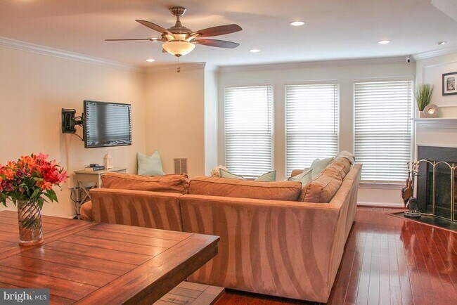 Foto del edificio - 7530 Manigold Ct