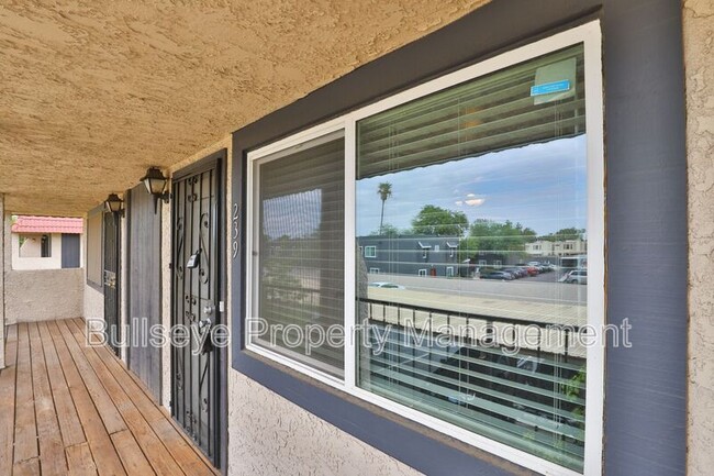 Building Photo - 700 W University Dr
