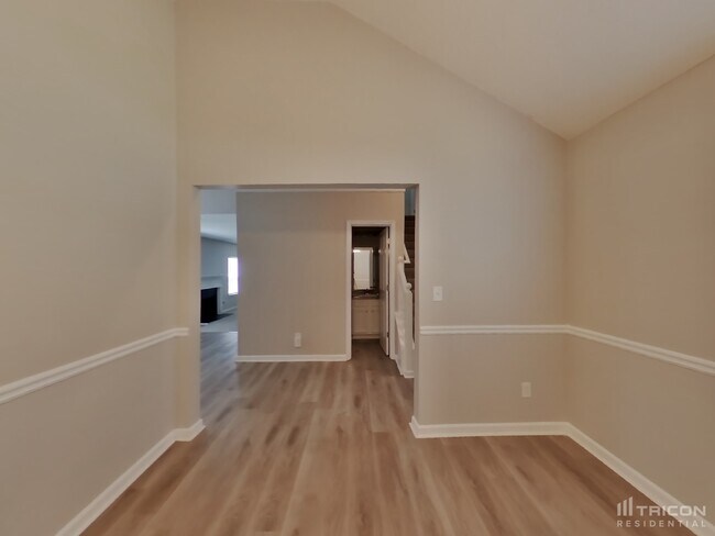 Building Photo - 2075 Mulberry Ln