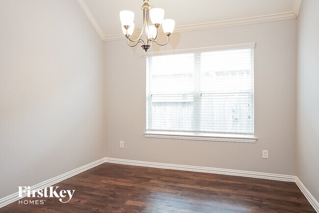 Foto del edificio - 4303 Bearberry Ave