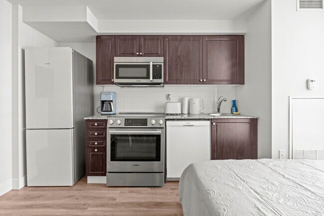 Building Photo - 211 Fort York Blvd