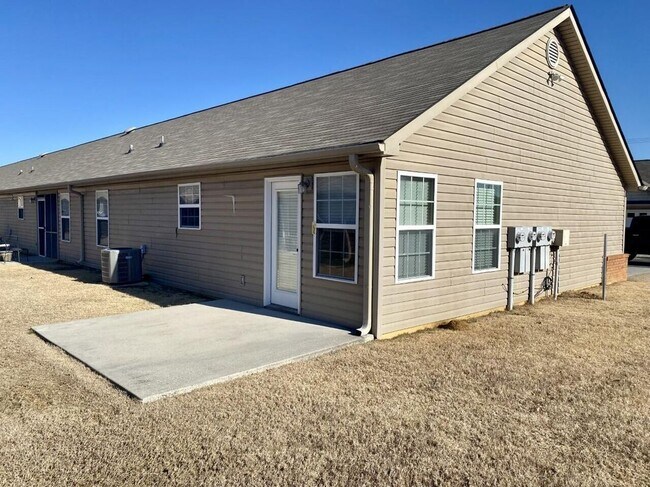 Building Photo - 504 Cedar Creek Dr