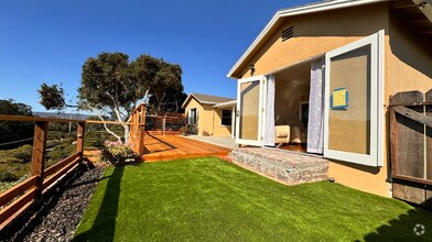 Building Photo - 950 Portola Dr