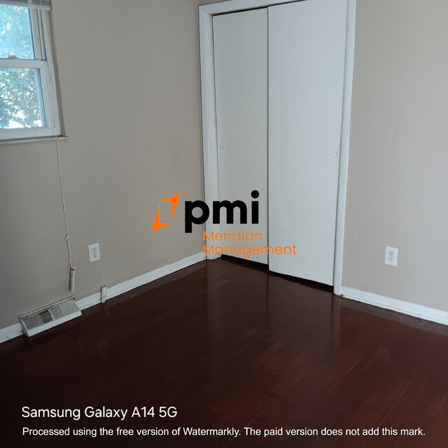 Building Photo - Headline Cozy 2-Bedroom Duplex in the Heart of Indianapolis - Ideal Rental Opportunity!