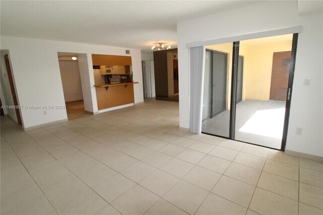 Building Photo - 8850 SW 123rd Ct