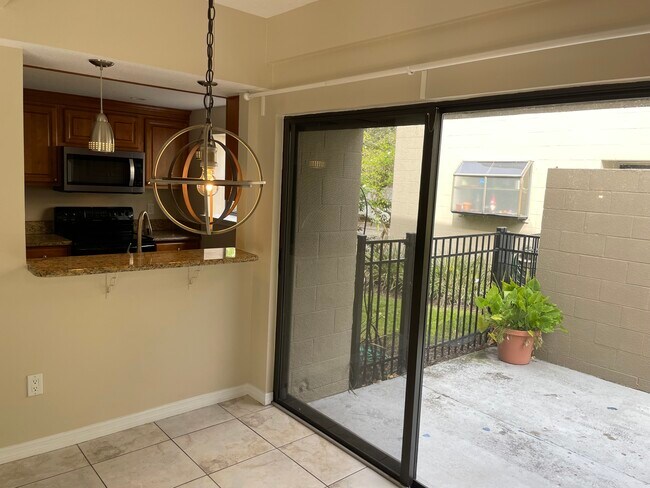 Foto del edificio - 1343 Harmon Ave