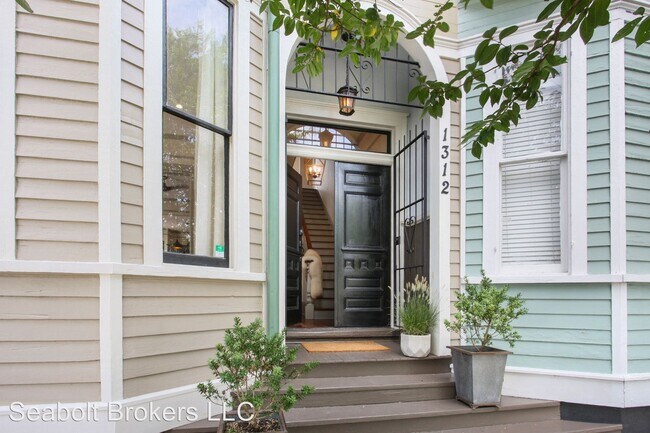 Building Photo - 4 br, 3 bath House - 1312 Abercorn St