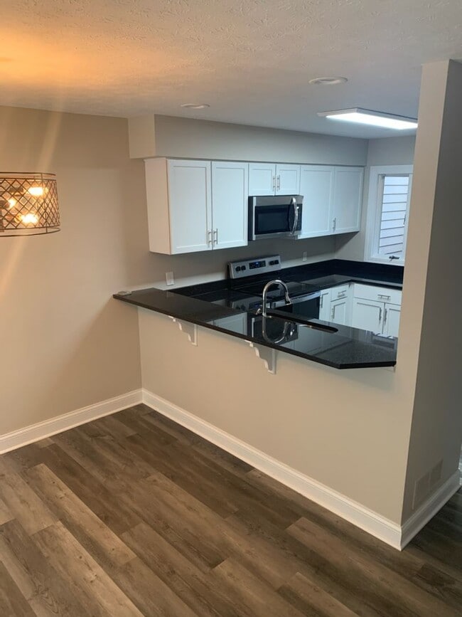 Building Photo - 2 Bedroom 2 1/2 Bath Condo
