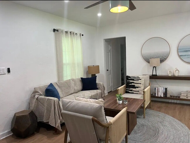 Foto del edificio - 353 NE 85th St