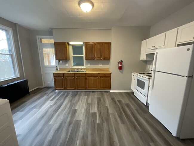 Building Photo - 415 N Pitt St