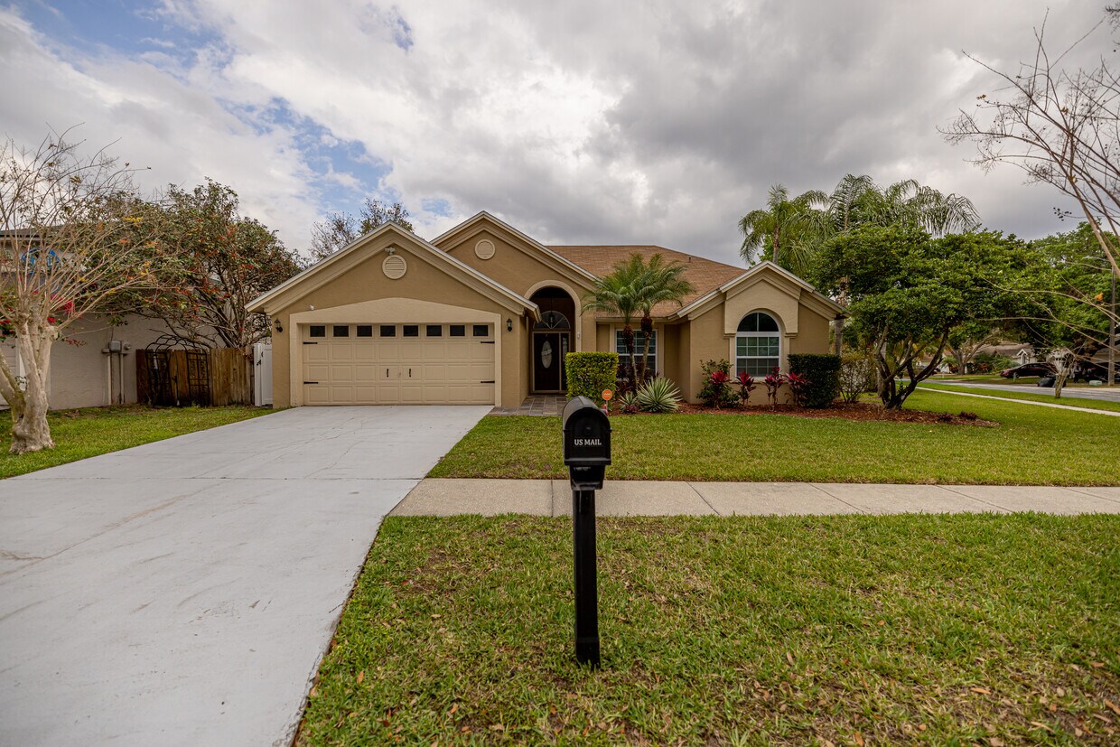 Foto principal - 8933 Bayaud Dr