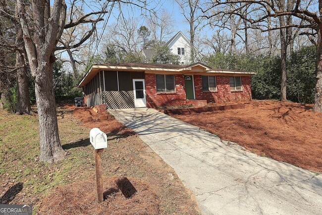 Building Photo - 351 Brook St