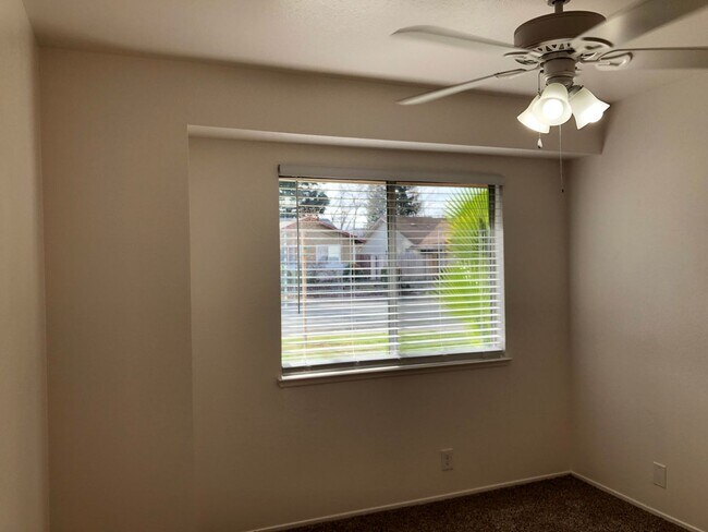 Foto del edificio - 3-Bed, 2-Bath Single-Family Home (Lease as...