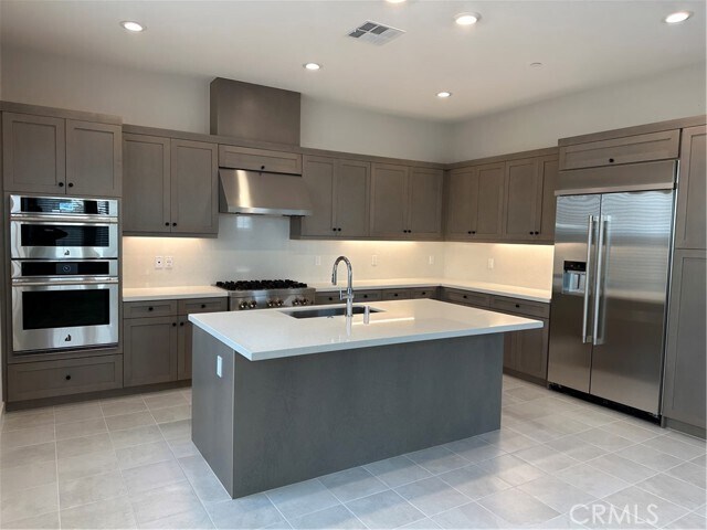 Building Photo - 230 Brackens