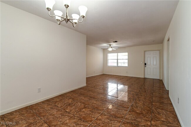 Foto del edificio - 2155 Tropic Ave