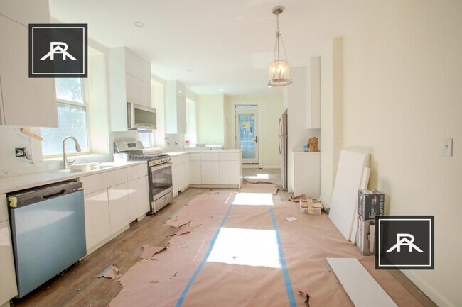 Foto del edificio - 4 bedroom in Brookline MA 02445