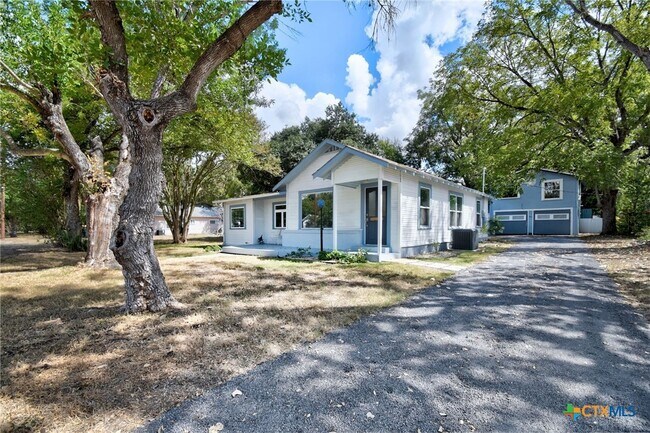 Building Photo - 717 S Laurel Ave