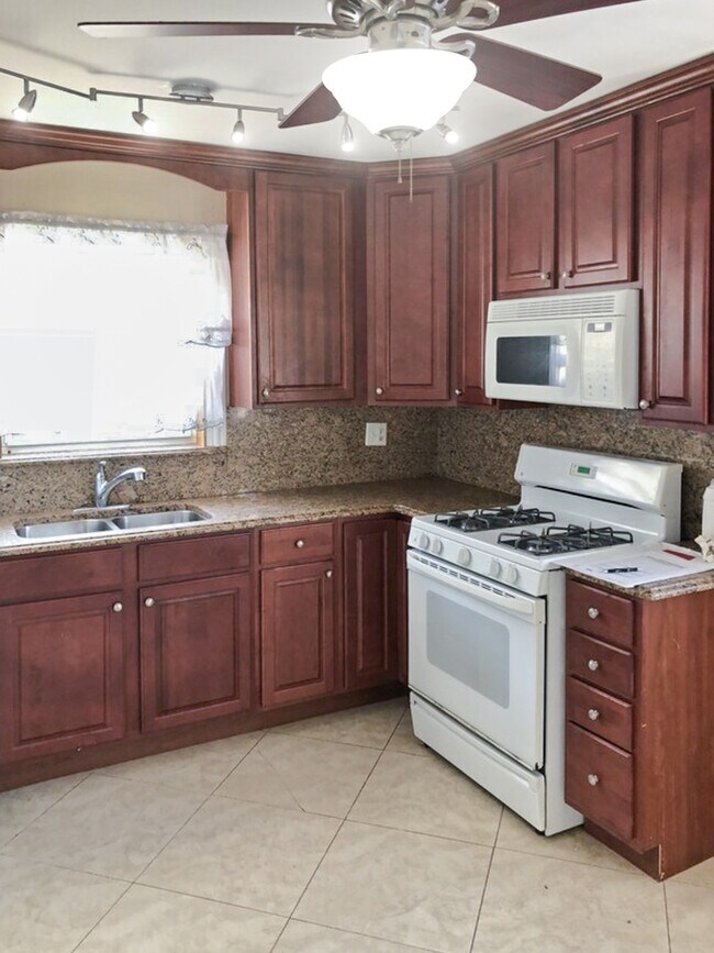Foto del edificio - 8514 W Catalpa Ave