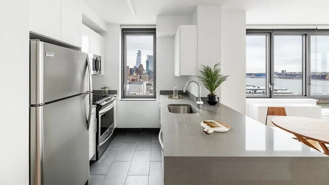 Foto del edificio - 606 W 57th St