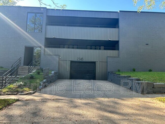 Foto del edificio - 2343 B St