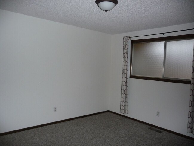 Foto del edificio - New carpeting