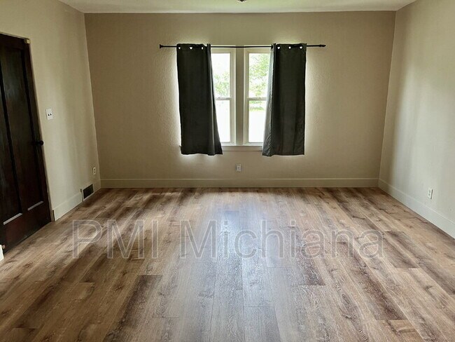Foto del edificio - 338 N Olive St