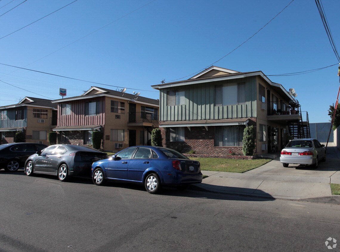 Foto principal - 9017-9027 Park St