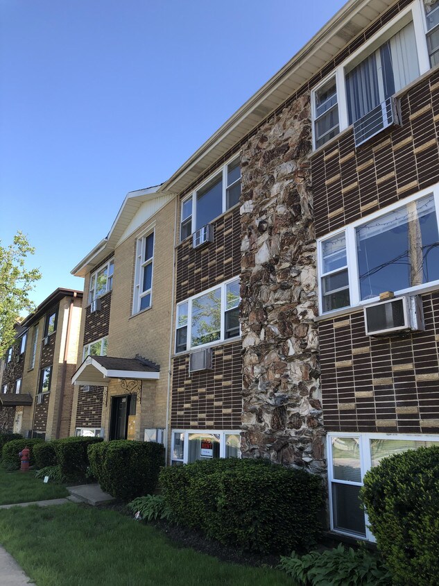 Primary Photo - 9231 W Irving Park Rd