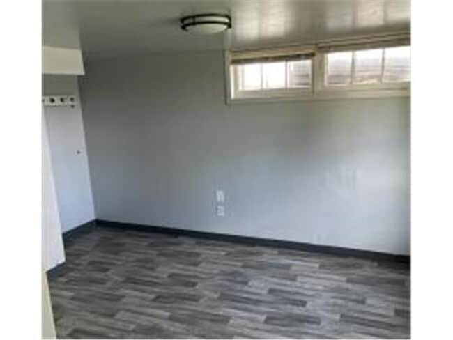 Building Photo - 542 Hazel St N