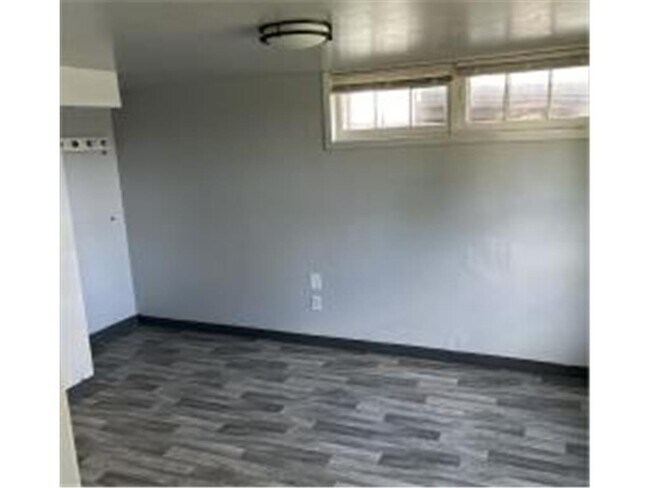 Foto del edificio - 542 Hazel St N