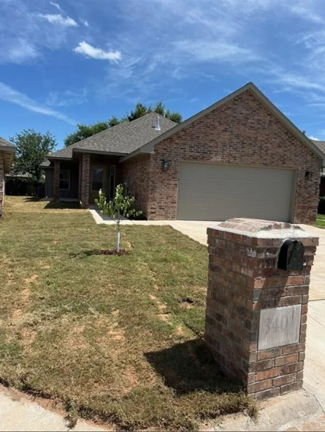 Primary Photo - Charming 3-Bedroom Home!