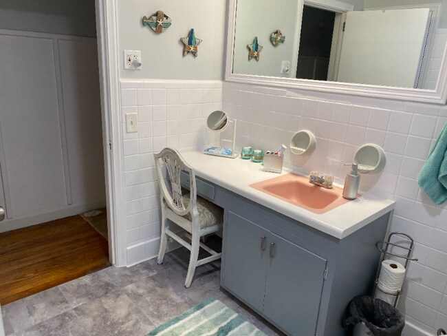 Foto del edificio - 111 N Wingate Rd