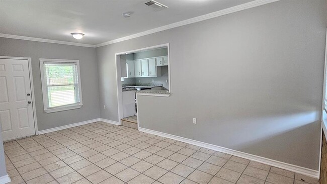 Building Photo - 207 Redwood St